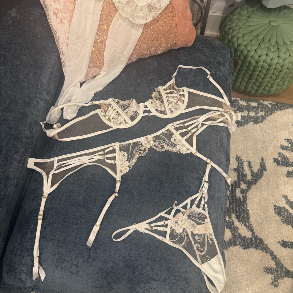 Elegant Lace Lingerie Set in Cream